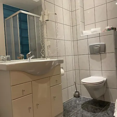 Hotel Haus Sonnenschein 3*